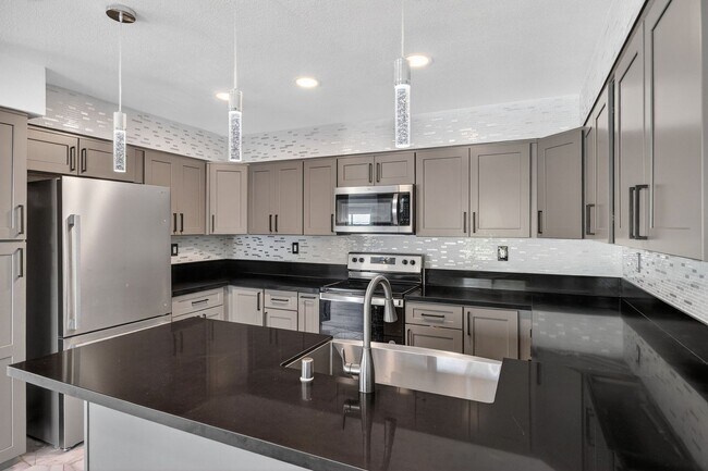 Building Photo - Newly renovated 2 bedroom, 2.5 bath townhome available in Chula Vista!
