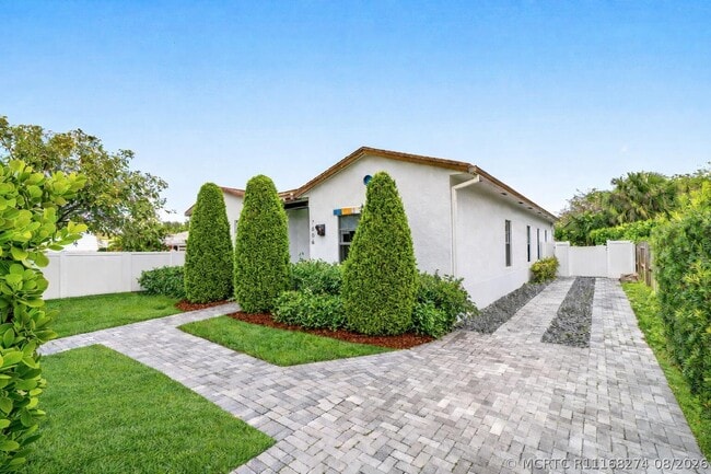 Building Photo - 7606 S Olive Ave
