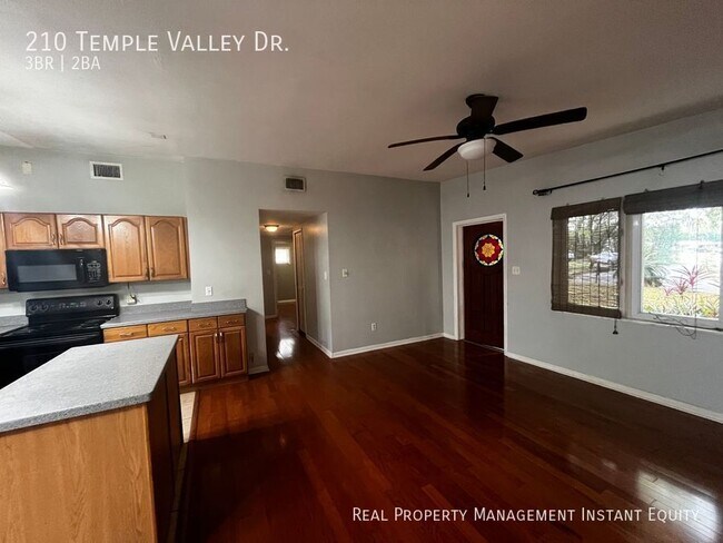 Building Photo - 210 Temple Valley Dr