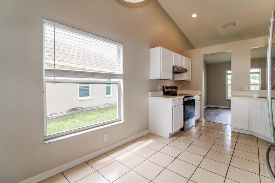 Building Photo - 12525 Midpointe Dr