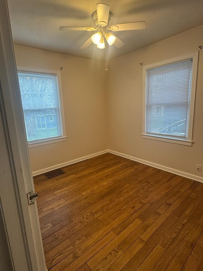 Building Photo - 715 Botham Ave