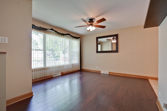 Building Photo - 648 N Greenview Ave