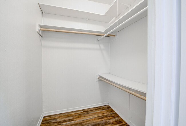 Building Photo - 1807 Briar Hill Dr