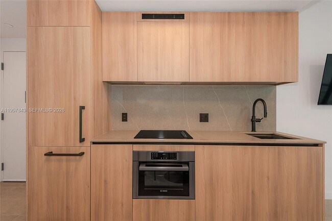 Building Photo - 121 NE 5th St