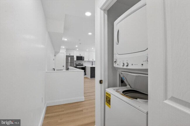 Building Photo - 712 N American St