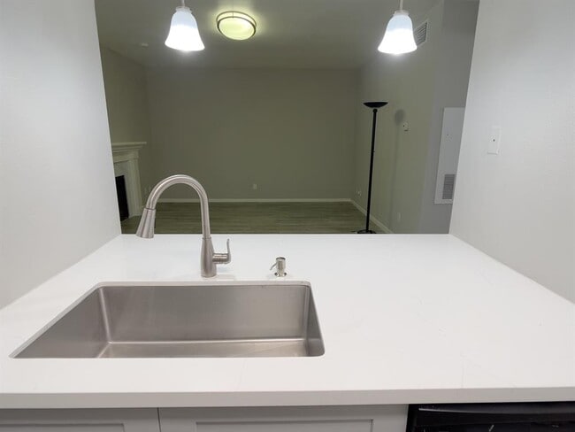 Building Photo - 6500 Harbor Town Dr