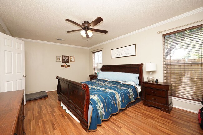 Building Photo - Bluewater Bay Four Bedroom House