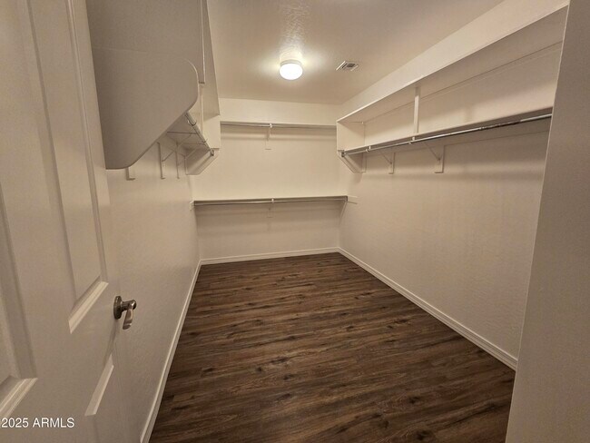 Building Photo - 1514 E Hummingbird Way