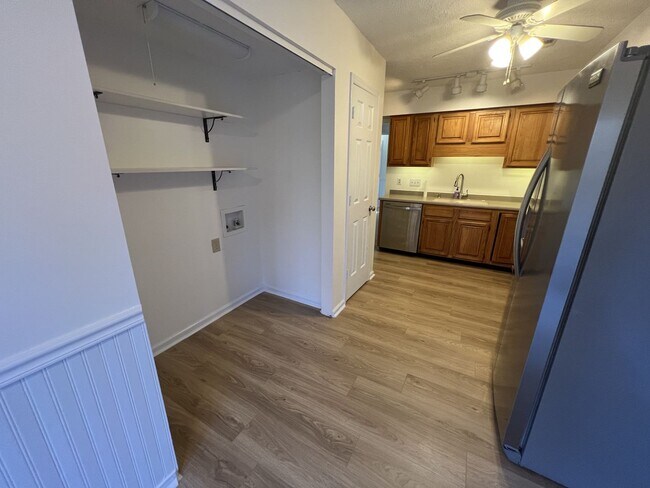 Building Photo - Move-in Ready!