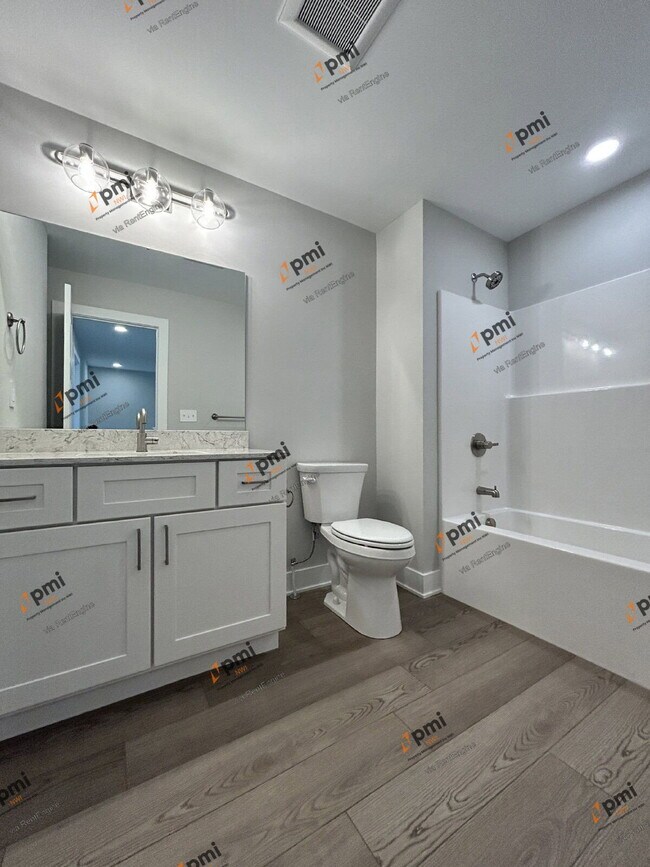 Building Photo - 1942 Park St