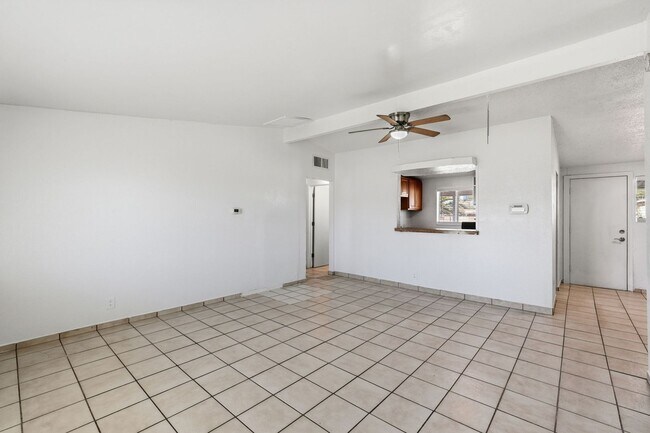 Building Photo - Pending/ Rented - Beautifully Remodeled Home in a Central Tucson Location!