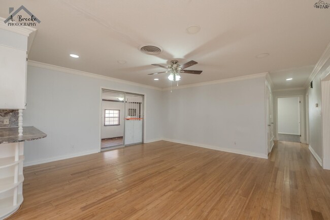 Building Photo - 2725 Devon Rd