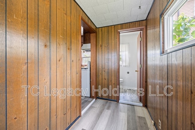 Building Photo - 100 Carpenter St