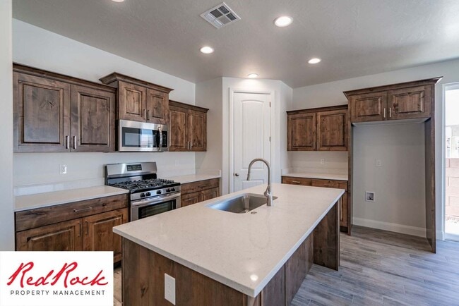 Building Photo - Single Family Home in Hurricane with an attached Casita!