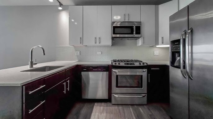 Building Photo - 209 S Halsted St