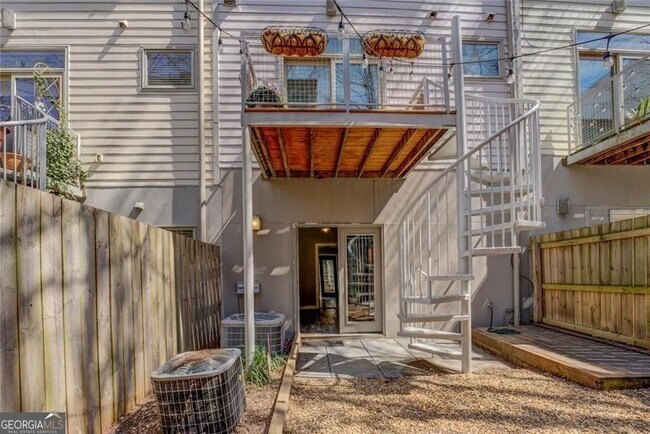 Building Photo - 1250 Breuer Mews NW