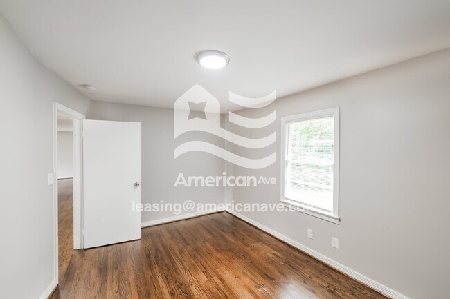 Building Photo - 4419 6th St E