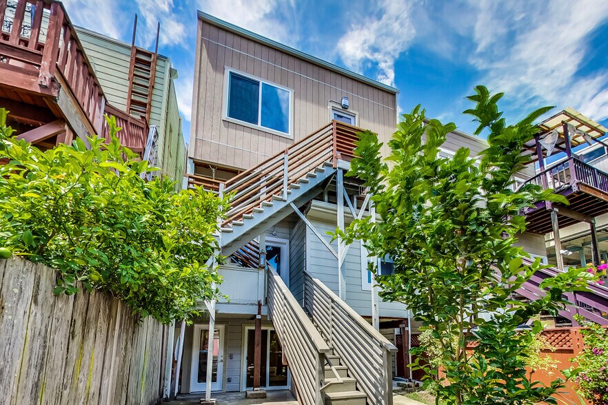 Building Photo - 753 Capp St