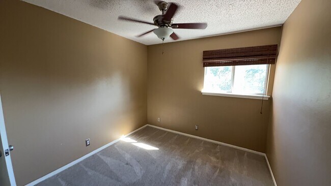 Building Photo - 1813 Volley Ln