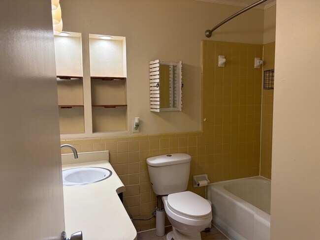 Building Photo - 1301 Bonnie Dr