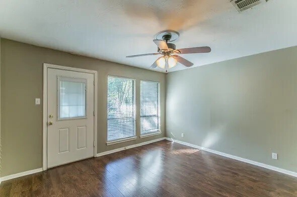 Building Photo - 2804 Stewart Dr