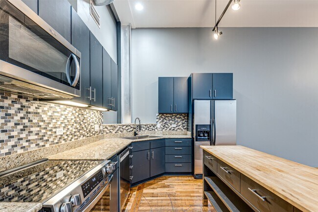 Building Photo - 1312 Live Oak St