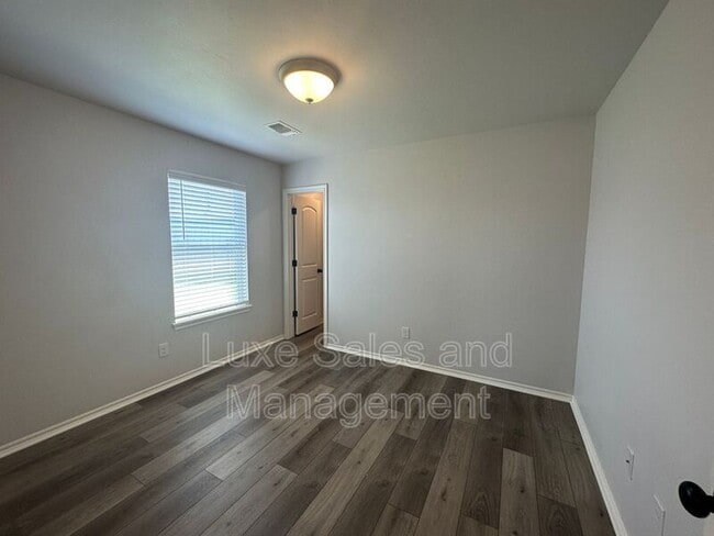 Building Photo - 15749 Potomac Dr