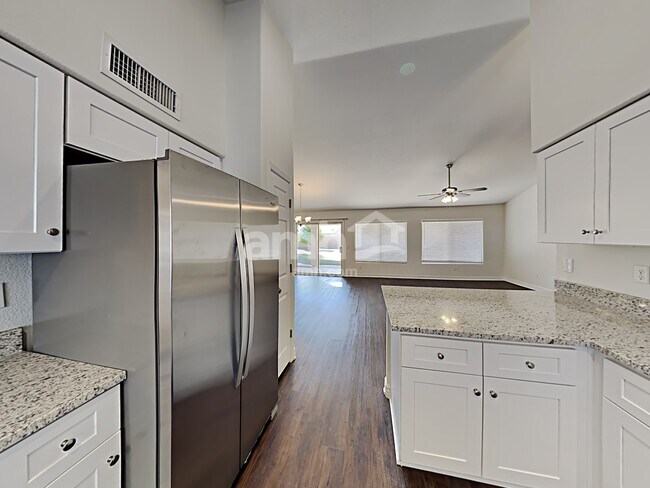 Building Photo - 5383 W Elgin St