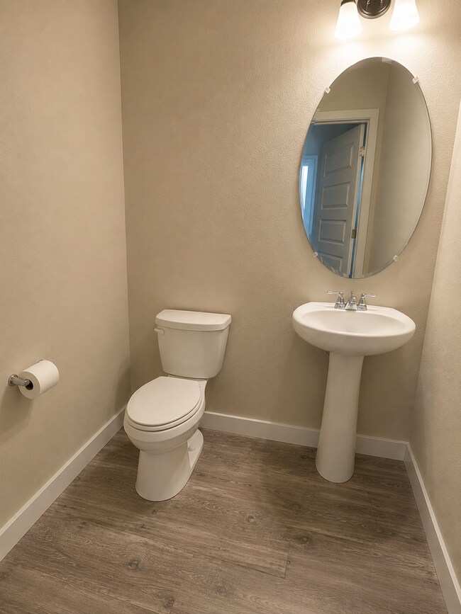Building Photo - Spacious 3 Bed / 2.5 Bath Home with Dual Balconies
