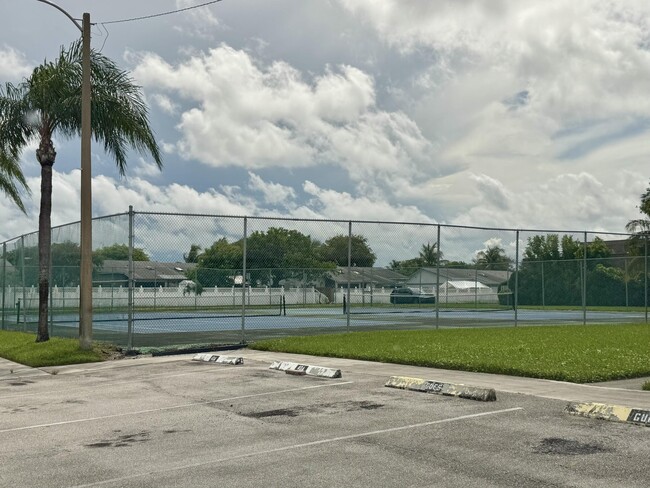 Building Photo - 1301 Waterview Cir