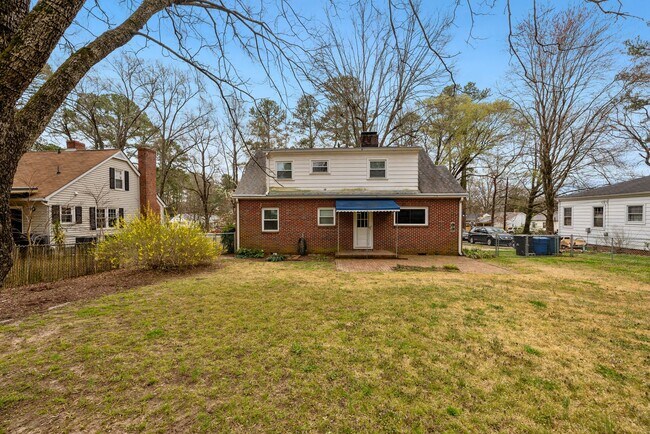 Building Photo - 407 E Lavender Ave