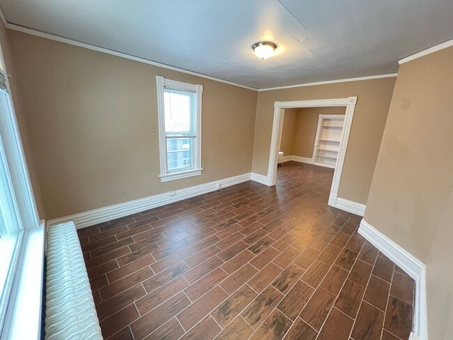 Building Photo - 419 N 1st Ave W