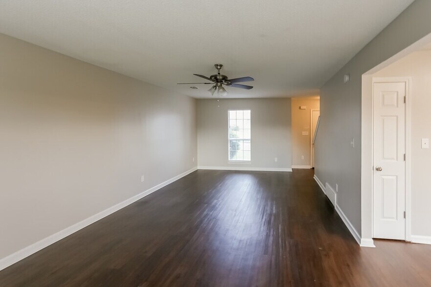 Building Photo - 4881 Phipps Dr