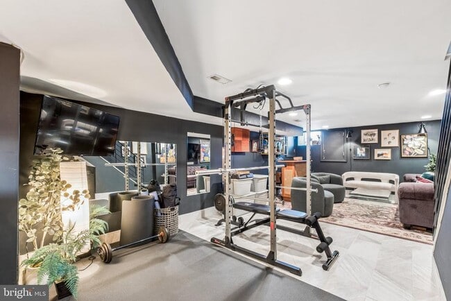 Building Photo - 1816 Dickinson St