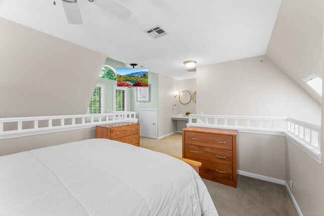 Building Photo - 2124 Old Pond Ln