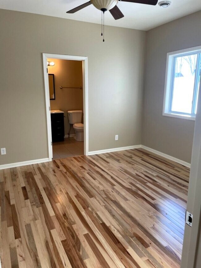 Building Photo - 3 Bdrm/2 bath Ranch - Lilly Lake