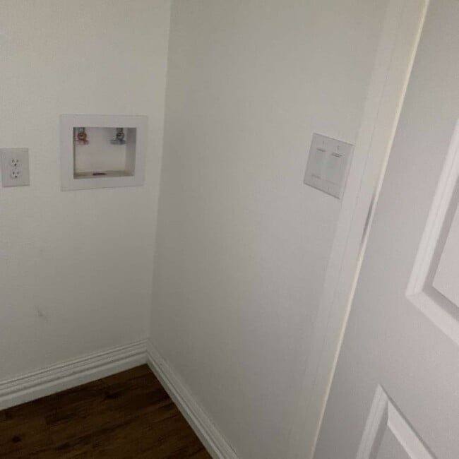 Building Photo - 409 Maple Row