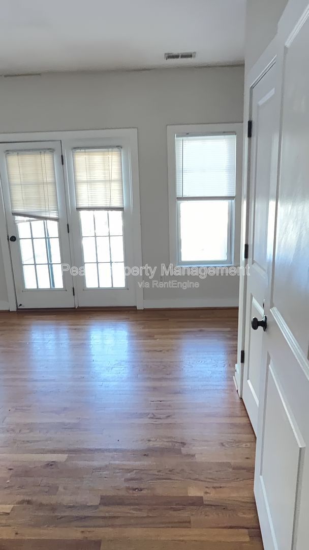 Building Photo - 1510 W Leigh St