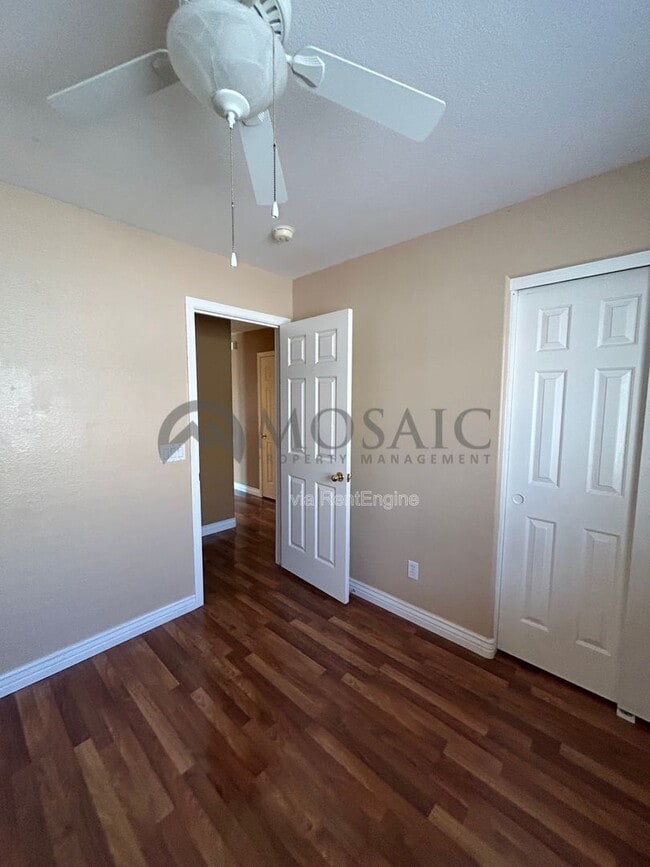 Building Photo - 10348 E Crescent Ave