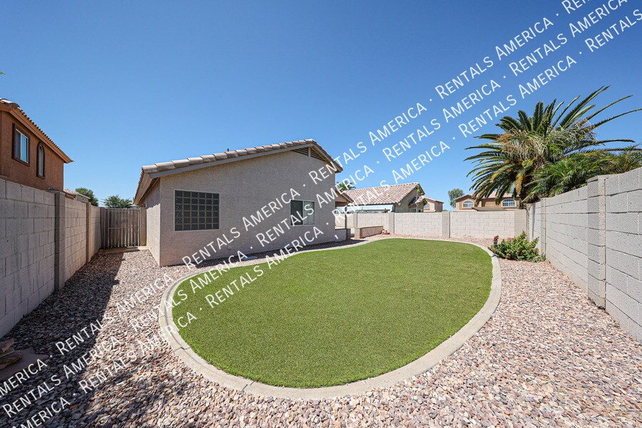 Building Photo - 2454 E Orchid Ln