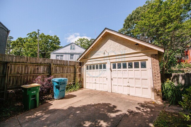 Building Photo - Yellow Bungalow in Hillcrest