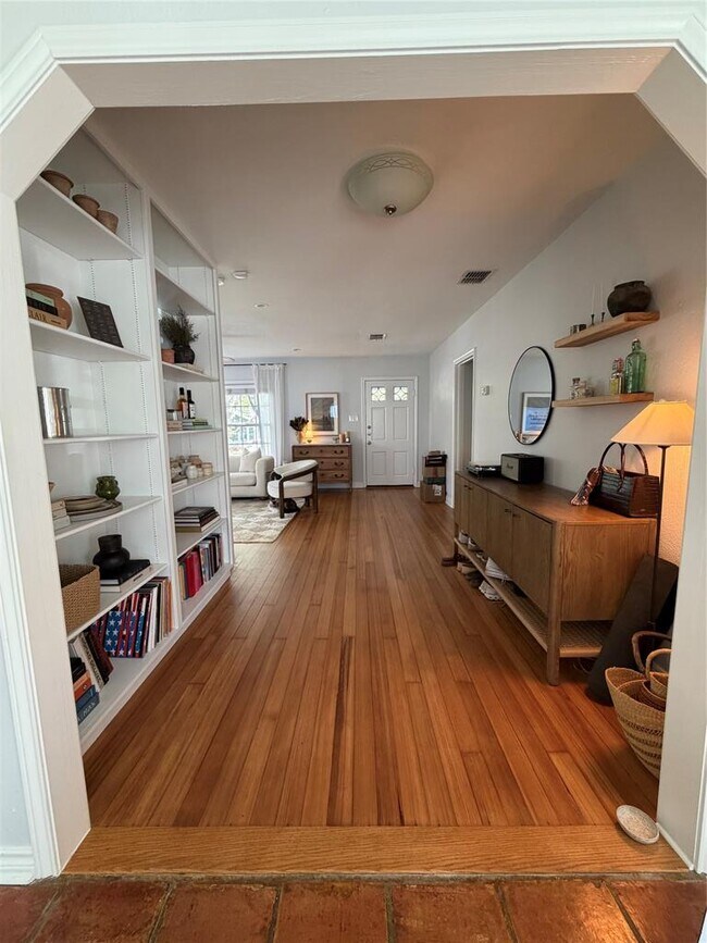 Building Photo - 4000 Ramsey Ave