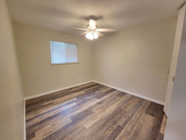 Building Photo - 2912 W Platte Ave