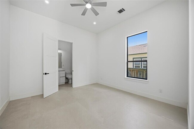 Building Photo - 513 Archer St