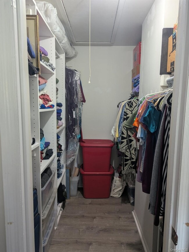 Building Photo - 17 The Knolls