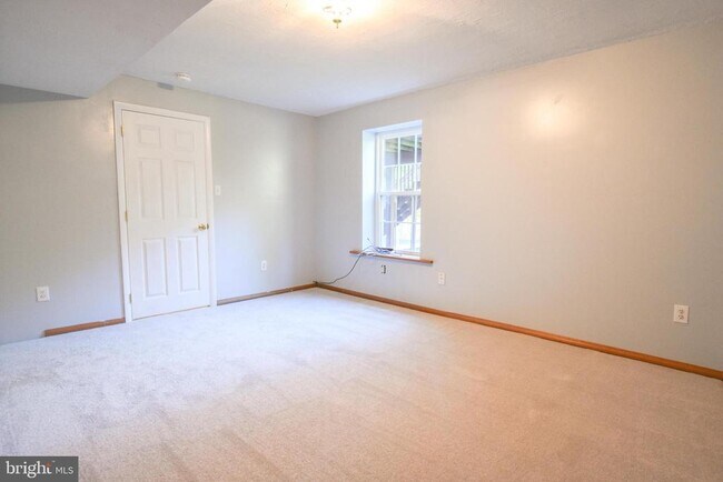 Building Photo - 42271 Bird Haven Dr