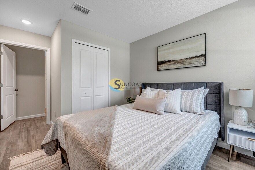 Building Photo - 6469 Breezy Oaks Wy