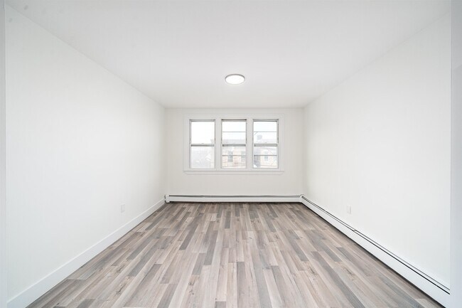 Building Photo - 326 Ave E