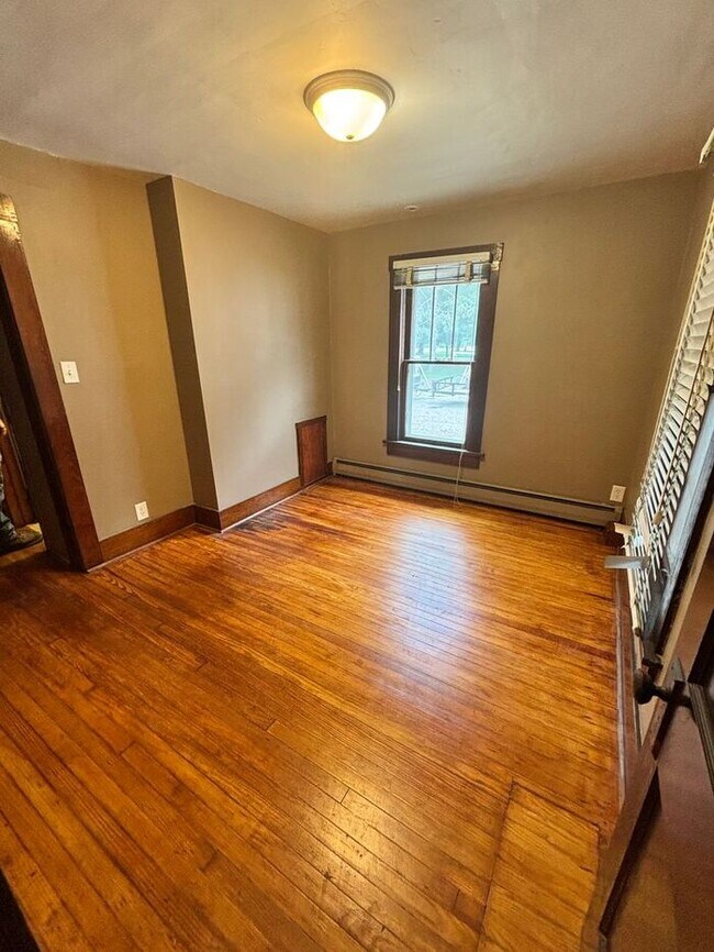 Building Photo - Charming Single-Family Home