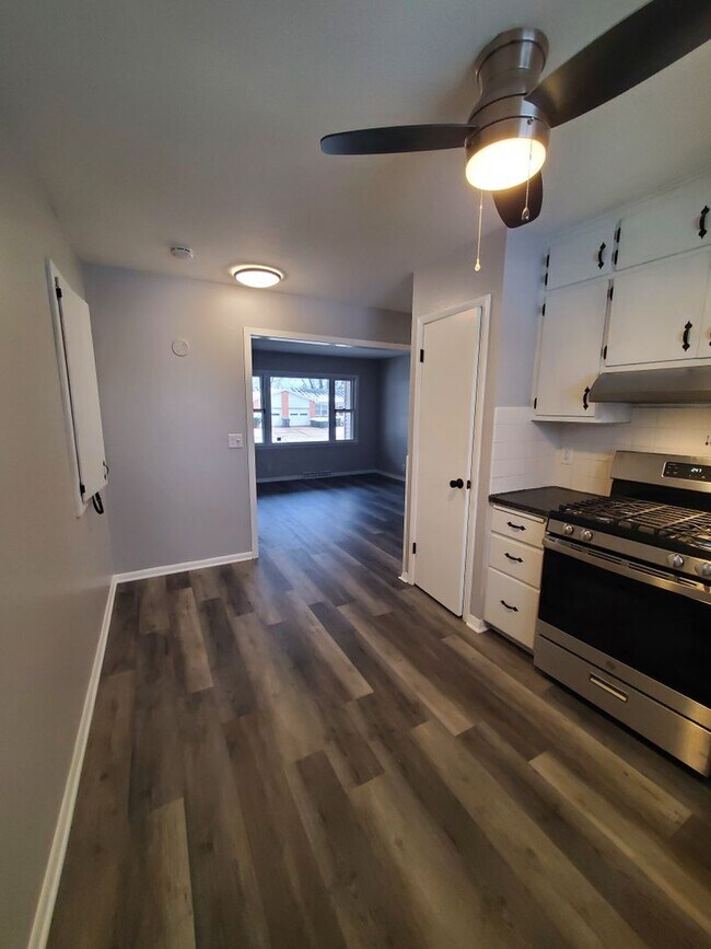 Updated half duplex 43104312 Dwight Dr Madison WI 53704 Apartment